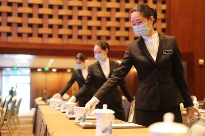 精雕細(xì)琢，盡顯大國風(fēng)范 探訪國賓服務(wù)隊(duì)，看會(huì)議服務(wù)如何繪就新時(shí)代“工筆畫”